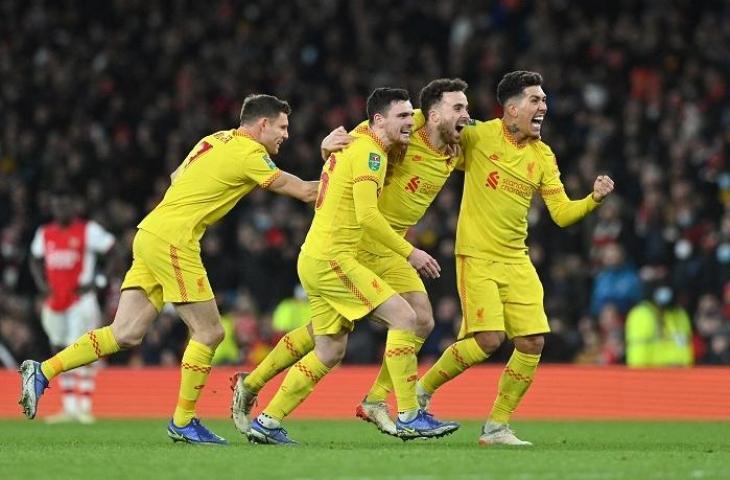 Striker Liverpool Diogo Jota merayakan gol kedua timnya dalam laga leg kedua semifinal Piala Liga Inggris antara Arsenal vs Liverpool di Stadion Emirates, London pada 21 Januari 2022. Liverpool memenangkan pertandingan 2-0 . (JUSTIN TALLIS/AFP)