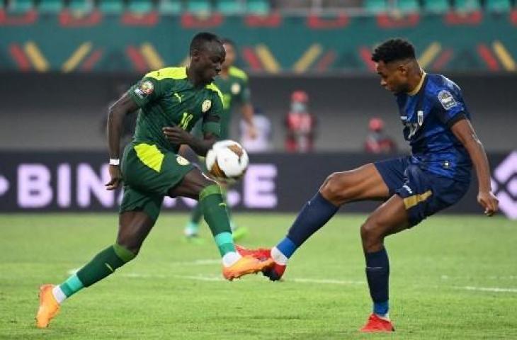 Aksi Sadio Mane saat antar Senegal kalahkan Tanjung Verde 2-0 dan lolos ke perempatfinal Piala Afrika 2021. (PIUS UTOMI EKPEI / AFP)