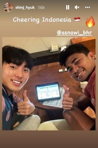 Anak Shin Tae-yong, Shin Jae-hyuk dan Asnawi Mangkualam menonton laga Timnas Indonesia melawan Timor Leste, Kamis (27/01/22) WIB. (Instagram)