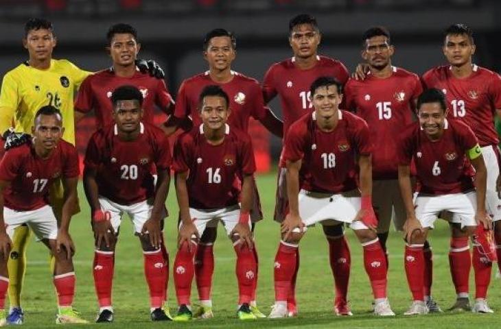 Pemain Timnas Indonesia berfoto menjelang menghadapi Timor Leste dalam pertandingan FIFA Matchday di Stadion I Wayan Dipta, Gianyar Bali, Kamis (27/1/2022). (ANTARA FOTO/Nyoman Budhiana/hp)