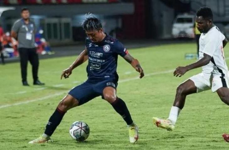 Aksi Kushedya Hari Yudo saat Arema FC kalahkan Persipura 1-0 dalam lanjutan Liga 1 2021. (Dok. Arema FC)