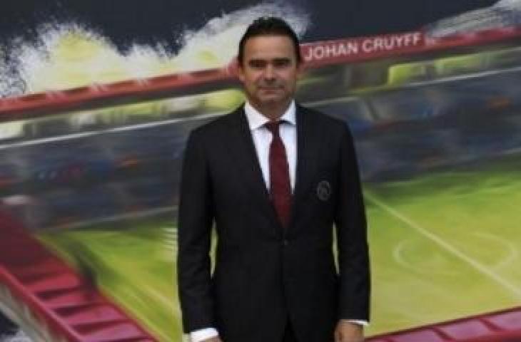 Mantan pemain Barcelona asal Belanda Marc Overmars. (LLUIS GEN/AFP)