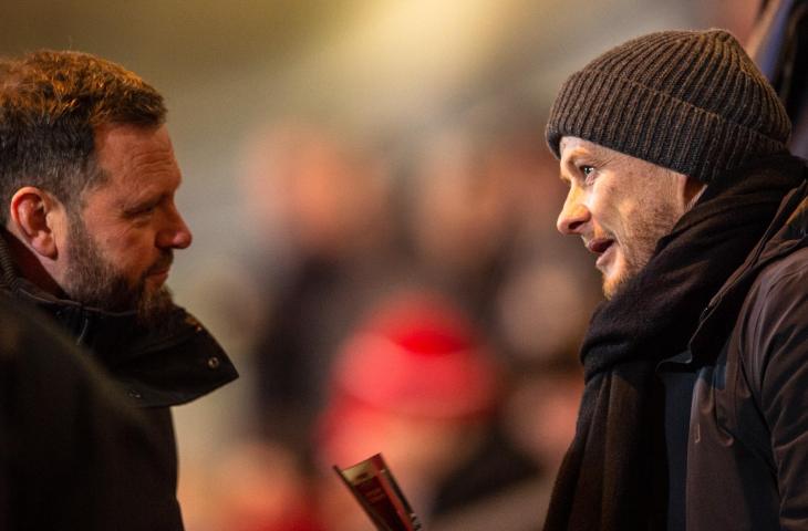 Ole Gunnar Solskjaer saksikan pertandingan klub Elkan Baggott, Ipswich Town. (Twitter/@ipswichtown)