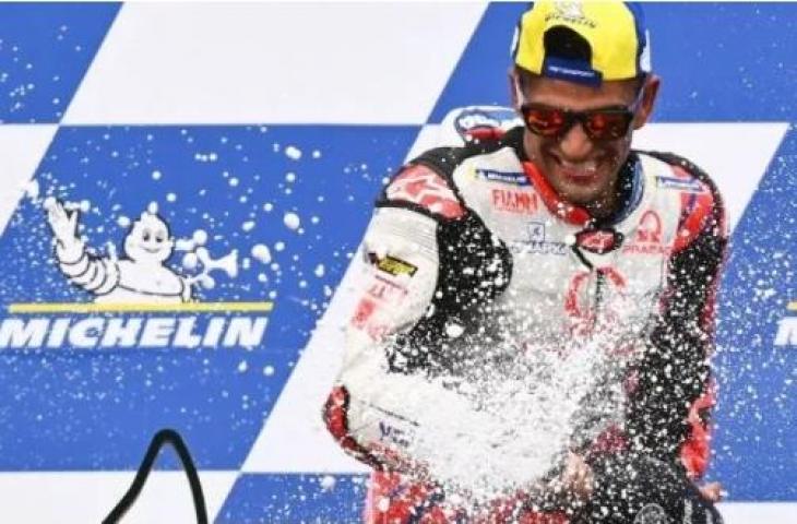 Rider Pramac Racing, Jorge Martin melakukan selebrasi usai memenangi MotoGP Styria 2021 di Sirkuit Red Bull Ring, Spielberg, Austria, Minggu (8/8/2021) malam WIB. [Joe Klamar / AFP]