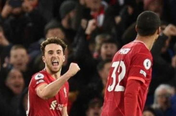 Striker Liverpool asal Portugal, Diogo Jota (kiri) melakukan selebrasi. Oli SCARFF / AFP.