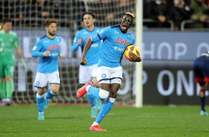 Selebrasi pemain Napoli, Victor Osimhen  usai bobol gawang Cagliari dalam lanjutan Liga Italia. (Twitter/@GOALAfrica)