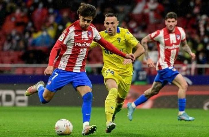 Aksi Joao Felix saat Atletico Madrid kalahkan Cadiz 2-1 dalam lanjutan Liga Spanyol. (JAVIER SORIANO / AFP)