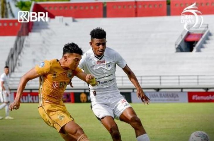 Potret pertandingan Bhayangkara FC vs Persipura Jayapura di Liga 1 2021. (Instagram/liga1match)