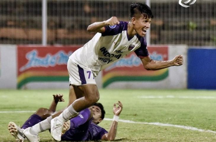 Kasim Botan selebrasi usai mencetak gol ke gawang Persik Kediri, Selasa (15/3/2022). (Dok. LIB)