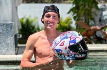 Hadiah Penonton dari Pembalap MotoGP Mandalika Disebut Bakal Dilelang, Ada Topi hingga Sarung Tangan