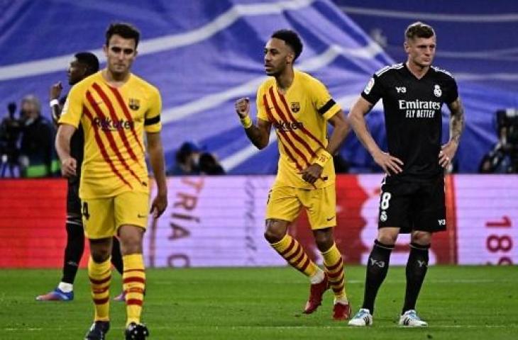 Selebrasi Pierre-Emerick Aubameyang saat mencetak gol kemenangan Barcelona atas Real Madrid di El Clasico. (JAVIER SORIANO / AFP)