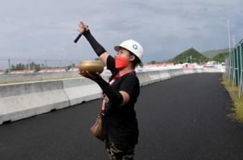 Ngetop Jadi Pawang Hujan MotoGP Mandalika, Mbak Rara Dapat Proyek Baru