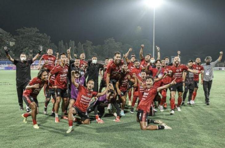 Para pemain Bali United merayakan keberhasilan juara Liga 1 2021. (Dok, Bali United)