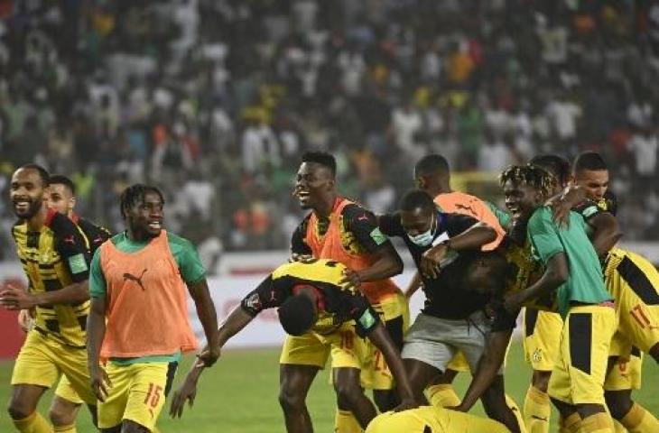 Para pemain Timnas Ghana berselebrasi usai memastikan diri lolos ke Piala Dunia 2022. (Pius Utomi Ekpei/AFP)