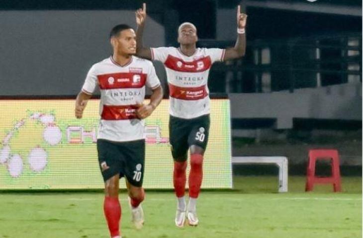 Selebrasi pemain Madura United, Hugo Gomes, usai cetak gol kilat ke gawang Tira Persikabo dalam lanjutan Liga 1 2021. (Instagram/liga1match)