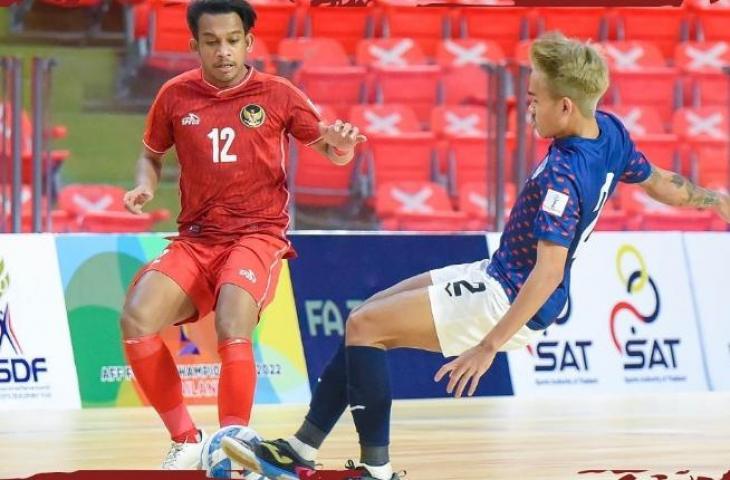 Pemain Timnas Futsal Indonesia, Ardiansyah Runtuboy, melawan Kamboja. (Instagram/@federasifutsal_id)