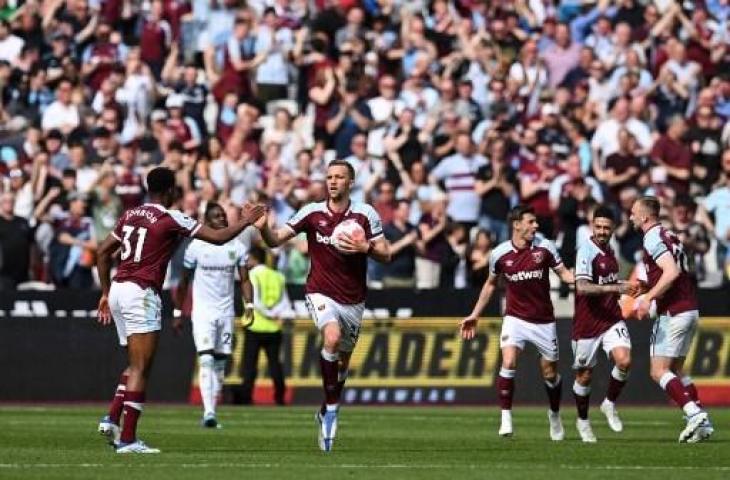 Selebrasi Tomas Soucek usai cetak gol saat West Ham United ditahan imbang Burnley 1-1. (AFP)