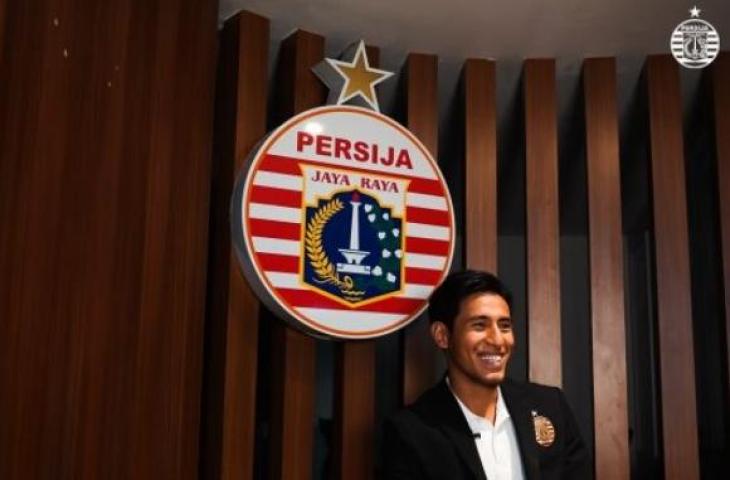 Hanif Sjahbandi saat dikenalkan sebagai pemain baru Persija (dok. Persija).