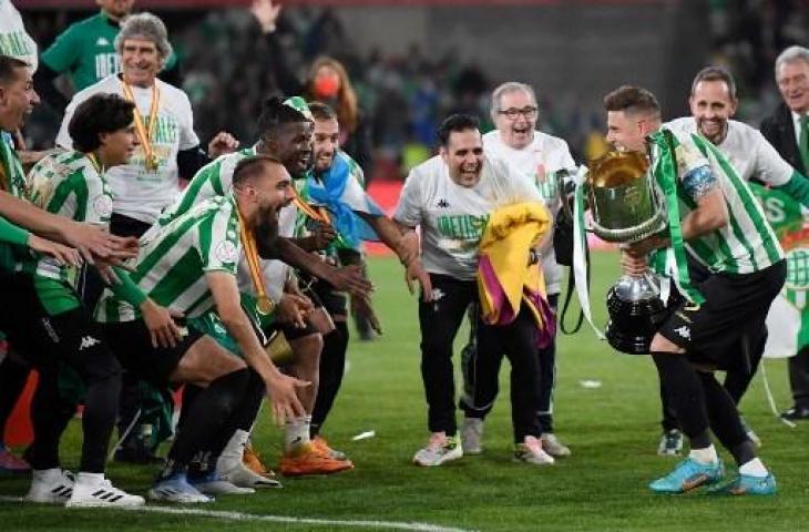 Momen Joaquin Sanchez merayakan gelar Copa del Rey bersama Real Betis. (AFP)