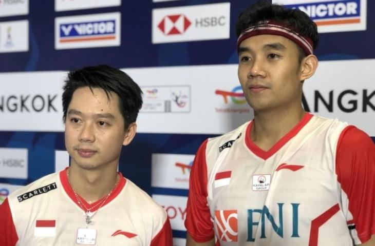 Pasangan Bagas Maulana/Kevin Sanjaya Sukamuljo mengalahkan Peeratchai Sukphun/Pakkapon Teeraratsakul dengan dua gim langsung 24-22, 21-11 di penyisihan Piala Thomas di Bangkok, Senin (9/5/2022) . ANTARA/Roy Rosa Bachtiar