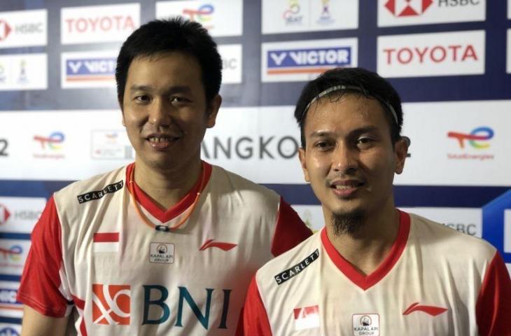 Ganda putra Hendra Setiawan/Mohammad Ahsan mengalahkan pasangan tuan rumah, Chaloempon Charoenkitamorn/Nanthakarn Yordphaisong pada penyisihan Grup A Piala Thomas di Bangkok, Senin. (Antaranews/Roy Rosa Bachtiar)