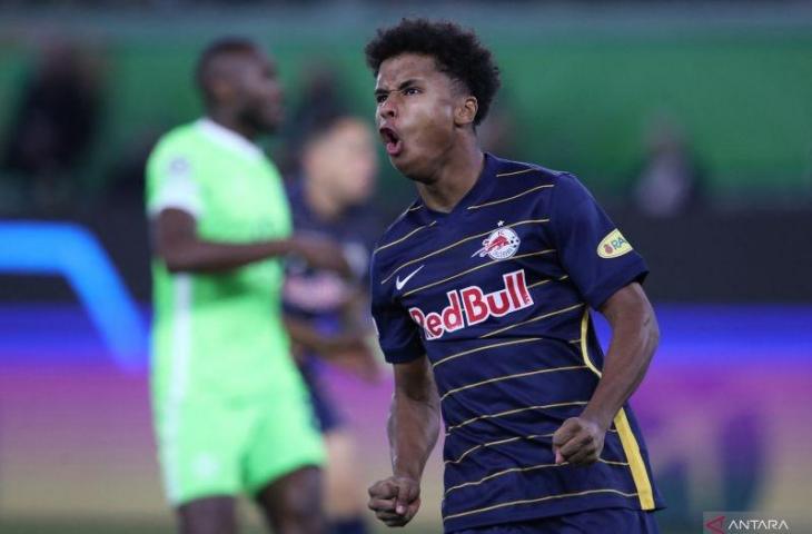 arim Adeyemi dipastikan akan bergabung dengan Borussia Dortmund musim depan dari RB Salzburg. ANTARA/AFP/RONNY HARTMANN