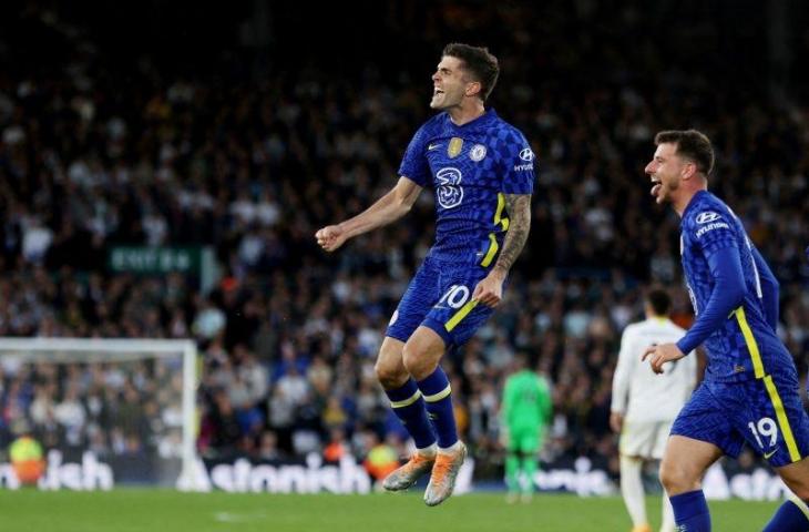 Selebrasi Christian Pulisic (kiri) setelah mencetak gol untuk Chelsea dalam pertandingan Liga Inggris melawan Leeds United pada Rabu (11/5/2022) waktu setempat. ANTARA/Reuters/LEE SMITH