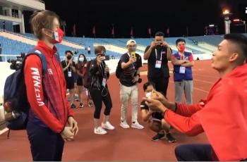 Romantis Sekali, Atlet Vietnam Lamar Kekasih usai Raih Medali Emas SEA Games 2021