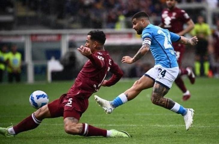 Momen Lorenzo Insigne cetak gol saat Napoli mengalahkan Genoa 3-0. (AFP)