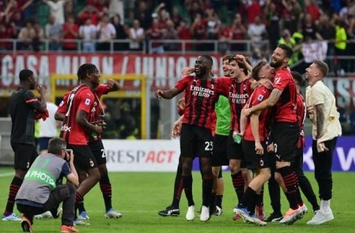 Selebrasi pemain AC Milan usai mengalahkan Atalanta 2-0. (AFP)