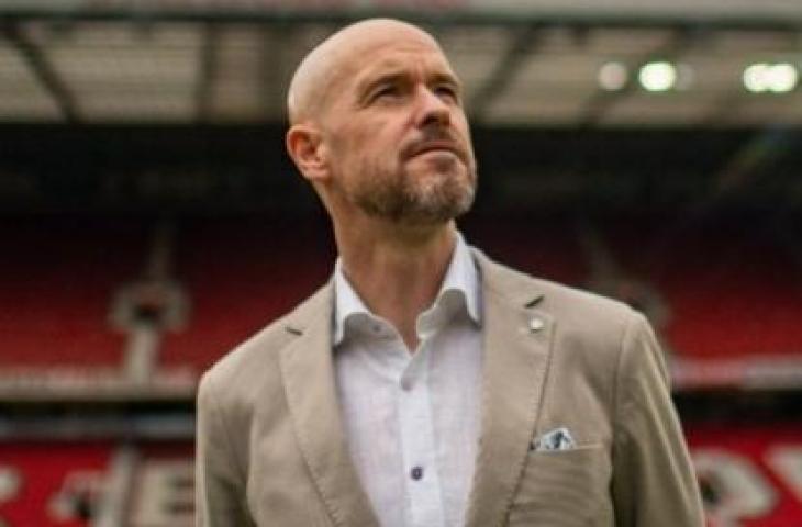 Manajer Manchester United, Erik ten Hag berpose di Stadion Old Trafford, Manchester. [Manchester United]