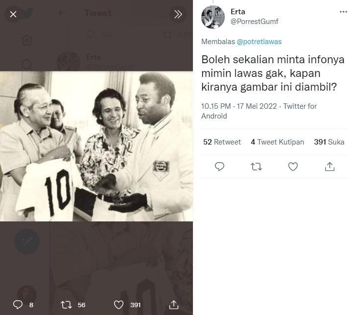 Foto jadul Soeharto saat jumpa Pele tahun 1974. (twitter/PorrestGumf)