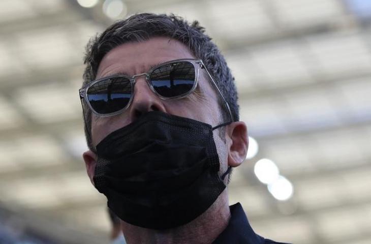 Mantan vokalis/gitaris Oasis, Noel Gallagher menghadiri final Liga Champions 2020/2021 antara Manchester City vs Chelsea di stadion Dragao, Porto, Portugal pada 29 Mei 2021. CARL RECINE / AFP.