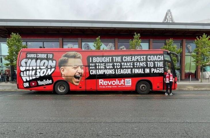 Youtuber Inggris, Simon Wilson beli bus demi angkut fans Liverpool nonton laga kontra Real Madrid di final LIga Champions. (AFP)