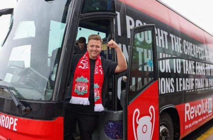 Youtuber Inggris, Simon Wilson beli bus demi angkut fans Liverpool nonton laga kontra Real Madrid di final LIga Champions. (Twitter)