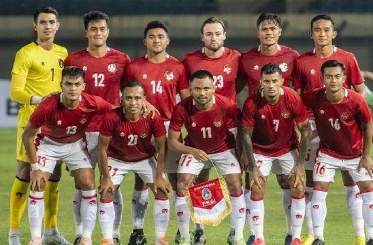 Tim sepak bola Timnas Indonesia foto bersama saat laga persahabatan FIFA (1/6/2022). ANTARA FOTO/M Agung Rajasa/nz