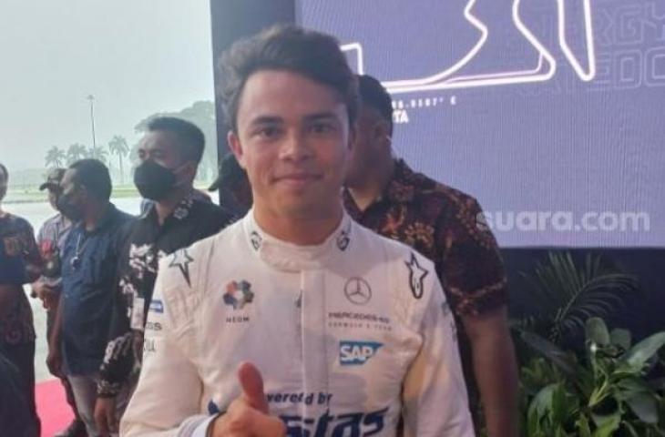 Pembalap dari Mercedes EQ Formula E Team, Nyck De Vries.  Suara.com/Fakhri)