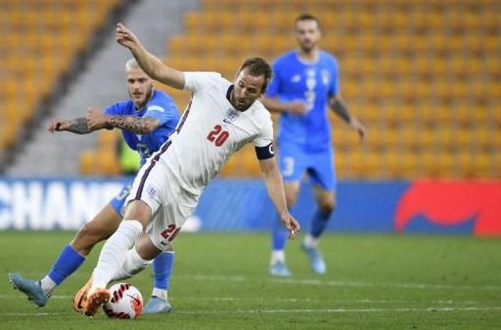 Potret aksi Harry Kane saat Timnas Inggris ditahan imbang Italia 0-0 di UEFA Nations League. (AFP)