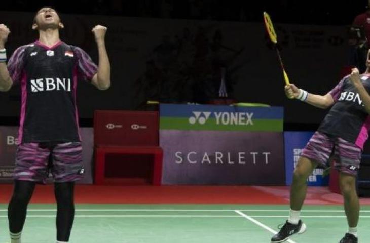 Pebulutangkis ganda putra Indonesia, Fajar Alfian / Muhammad Rian Ardianto melakukan selebrasi saat bertanding di Indonesia Masters 2022. [ANTARA FOTO/Muhammad Adimaja]