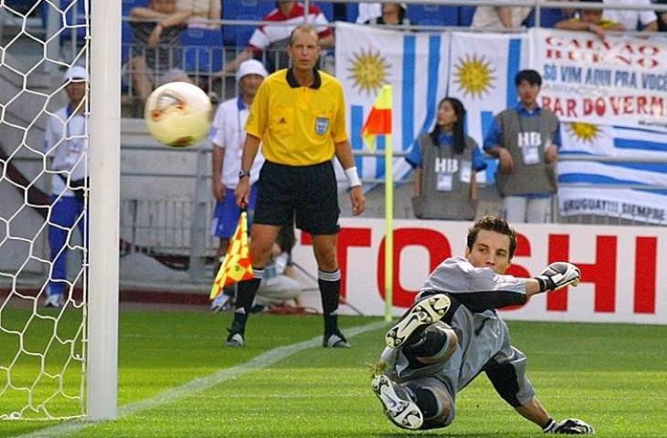 Eks Pemain Timnas Uruguay dan Juventus, Fabian Carini. (JACQUES DEMARTHON / AFP)