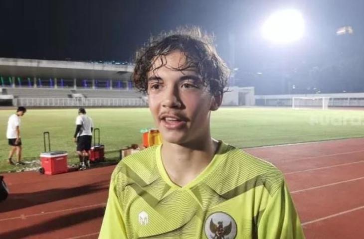 Pemain keturunan Jim Croque ikut berlatih bersama Timnas Indonesia U-19 di Stadion Madya, Jakarta, Selasa (21/6/2022). (Suara.com/Adie Prasetyo Nugraha).