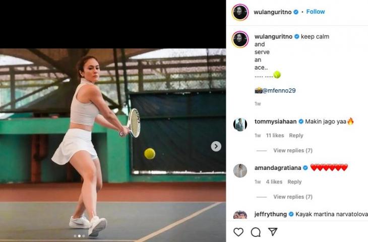 Potret Wulan Guritno saat main tenis. (Instagram/wulanguritno)