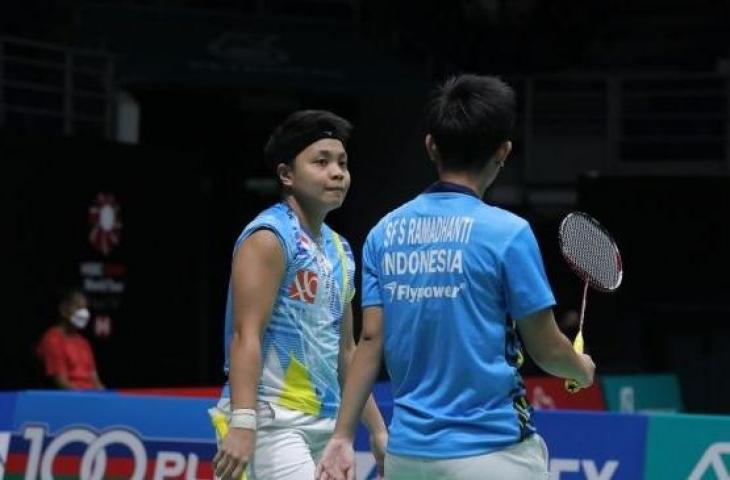 Pasangan ganda putri Indonesia, Apriyani Rahayu/Siti Fadia Silva Ramadhanti ketika menghadapi wakil Jerman, Stine Kuespert/Emma Moszczynski pada babak pertama Malaysia Open 2022 di Axiata Arena, Kuala Lumpur, Malaysia, Selasa (28/6/2022). [PBSI]