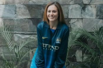 Pakai Jersey Manchester City, Wulan Guritno Bikin Netizen Kecewa