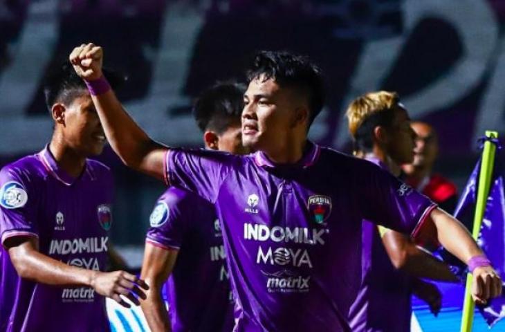 Selebrasi Wildan Ramdhani usai cetak gol saat Persita Tangerang kalahkan Persik Kediri 2-0 di Liga 1 2022. (Instagram/persita.official)