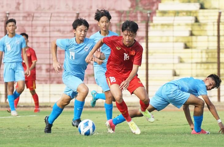 Singapura vs Vietnam di Piala AFF U-16 2022. (Twitter/@affpress)