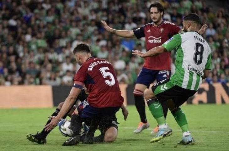 Potret pertandingan saat Real Betis kalahkan Osasuna 1-0 pada pekan ketiga Liga Spanyol 2022/2023. (AFP)