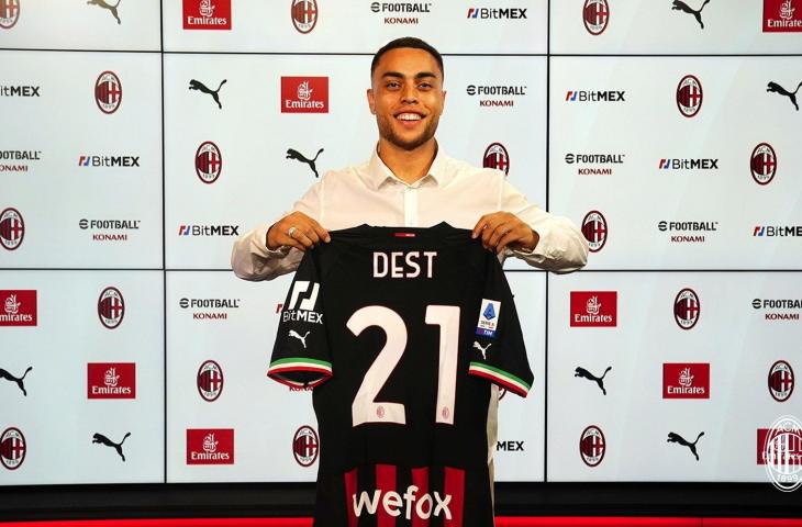 Sergino Dest hijrah ke AC Milan dari Barcelona. (Twitter)