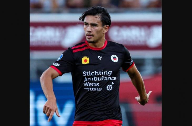 Bek muda keturunan Indonesia, Nathan Tjoe A-On berhasil cetak gol indah di Eredivisie (Twitter)