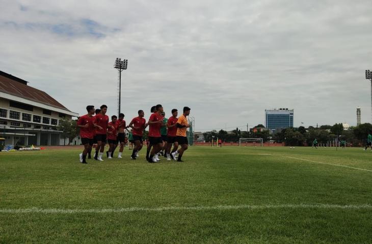 Timnas Indonesia U-19 melakoni sesi latihan untuk Kualifikasi Piala Asia U-20 2023. (chatwithamelia.xyz/Arif Budi)